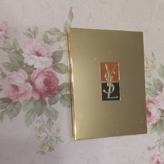 Yves Saint Laurent Beaute(イヴサンローランボーテ)のXJAPAN様専用イヴ・サンローラン　サンクルミエール　アイシャドウ　No.2 コスメ/美容のベースメイク/化粧品(アイシャドウ)の商品写真