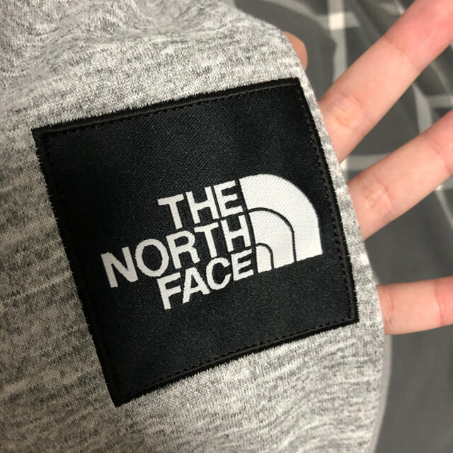 THE NORTH FACE(ザノースフェイス)の最安値ザ・ノースフェイス スクエアロゴ フルジップフーディ パーカー メンズのトップス(パーカー)の商品写真