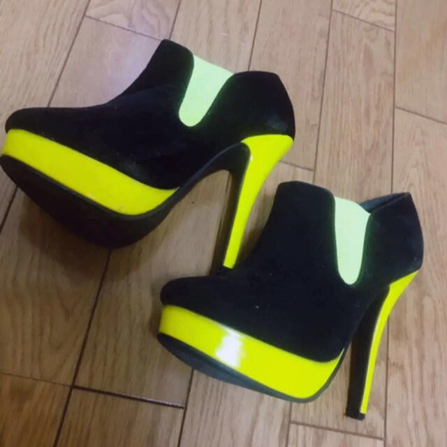 ショートブーツ 蛍光イエロー ピンヒール レディースの靴/シューズ(ブーティ)の商品写真