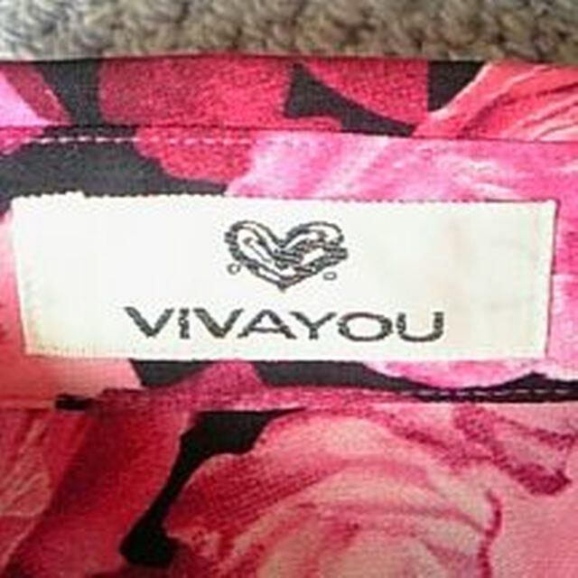 VIVAYOU(ビバユー)のVIVA YOU  ローズプリントシャツ レディースのトップス(シャツ/ブラウス(長袖/七分))の商品写真