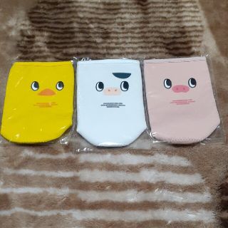 ニッシンショクヒン(日清食品)のひよこちゃん　ペットボトルカバー３つ(弁当用品)