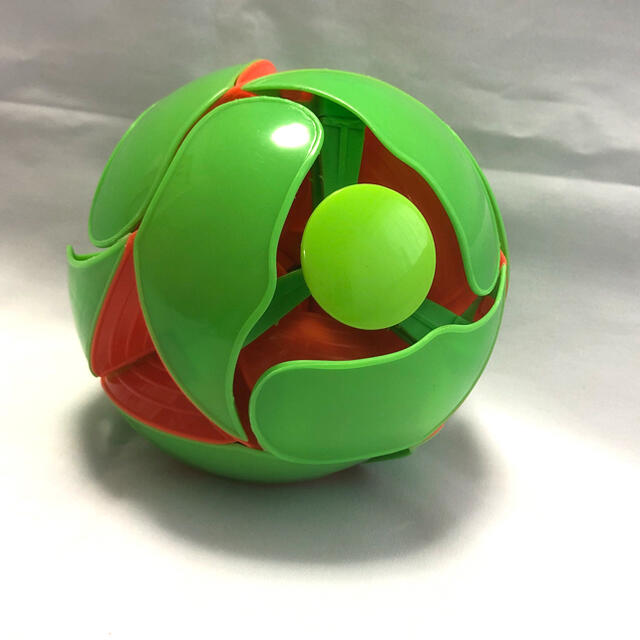 投げると色が変わるボール キッズ/ベビー/マタニティのおもちゃ(知育玩具)の商品写真