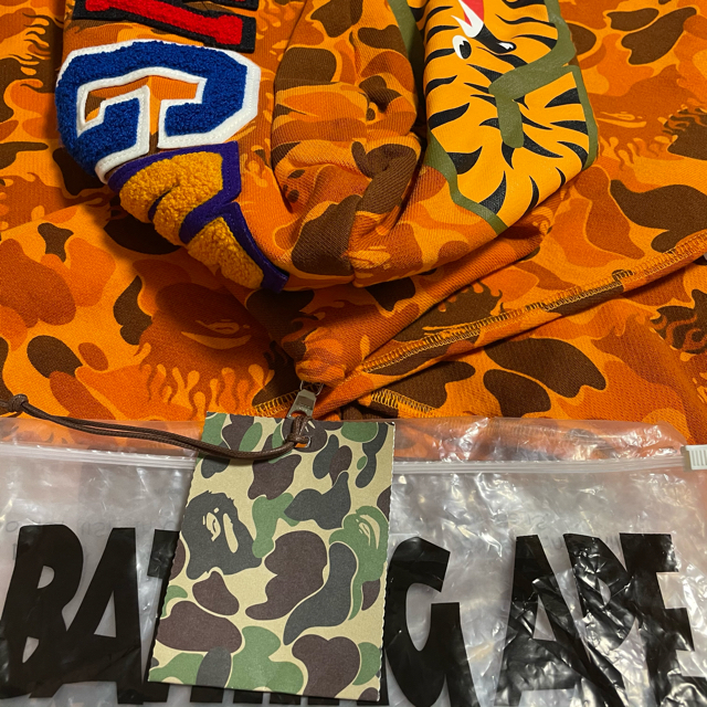 【A BATHING APE】ファイヤーカモ シャーク パーカー スウェット