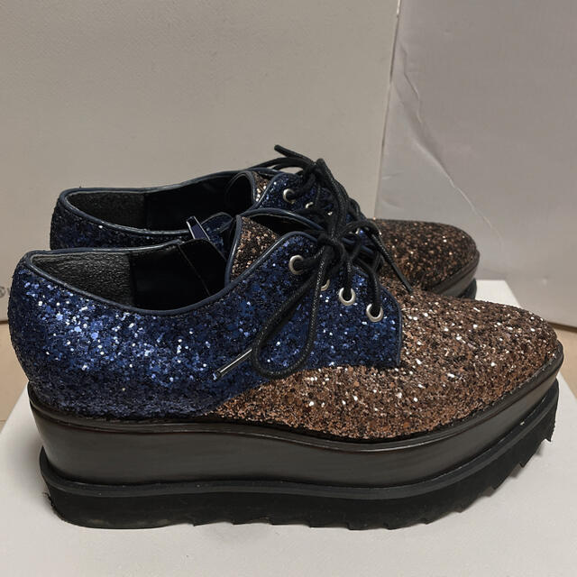 MURUA(ムルーア)のMURUA シャークソールローファー マルチ ネイビー グリッター レディースの靴/シューズ(ローファー/革靴)の商品写真