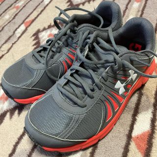 アンダーアーマー(UNDER ARMOUR)の【未使用】アンダーアーマー　ランニングシューズ（25cm）(シューズ)