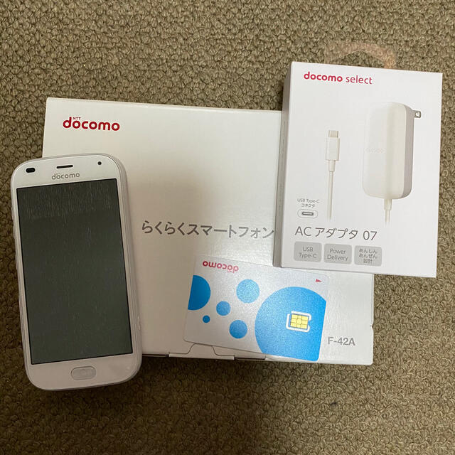 docomo ドコモ らくらくスマートホン F-42A ホワイト