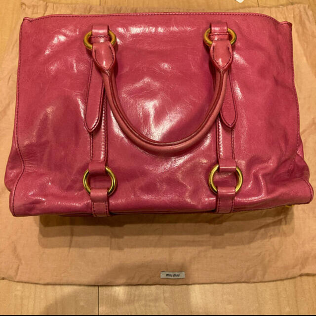 miumiu(ミュウミュウ)の【美品】miumiu ハンドバッグ　ショルダーストラップ　ピンク レディースのバッグ(ショルダーバッグ)の商品写真