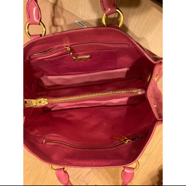 miumiu(ミュウミュウ)の【美品】miumiu ハンドバッグ　ショルダーストラップ　ピンク レディースのバッグ(ショルダーバッグ)の商品写真
