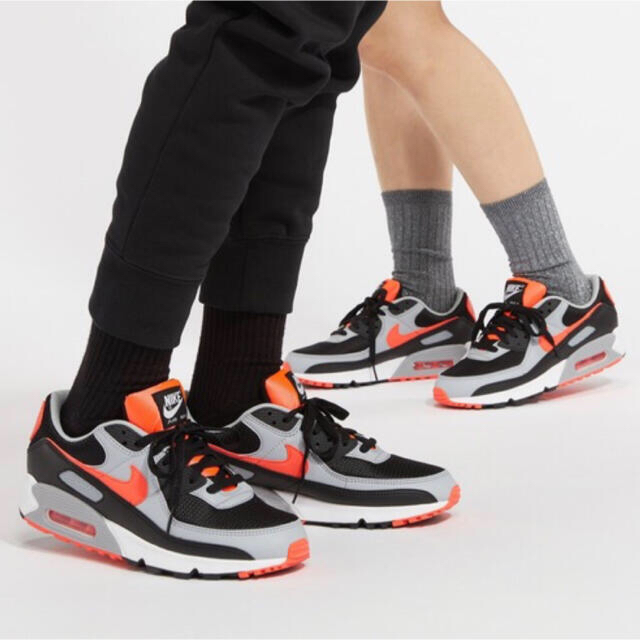 NIKE(ナイキ)の【新品】NIKE ナイキエアマックス90 ブラック×ラディアンレッド25.0cm メンズの靴/シューズ(スニーカー)の商品写真