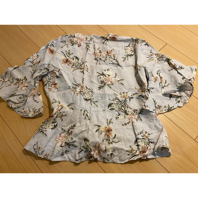 ZARA(ザラ)の【美品】ZARA WOMAN 花柄リネンブラウス　カーディガン レディースのトップス(シャツ/ブラウス(長袖/七分))の商品写真