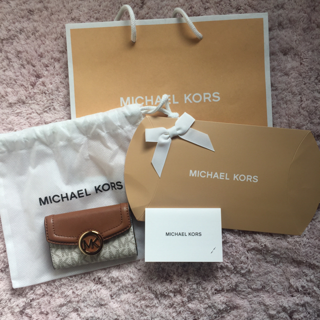 Michael Kors(マイケルコース)の【でちきゅん様☆】フォロー+セール価格 レディースのファッション小物(キーケース)の商品写真