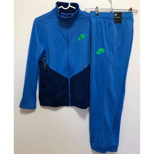 NIKE(ナイキ)の新品 ナイキ NIKE ジュニア トラックスーツ ジャージ上下 キッズ/ベビー/マタニティのキッズ服男の子用(90cm~)(パンツ/スパッツ)の商品写真