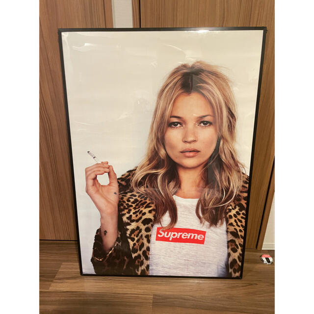 Supreme(シュプリーム)の【額縁付】Supreme Kate Moss ポスター 2015 2016  ハンドメイドのインテリア/家具(アート/写真)の商品写真