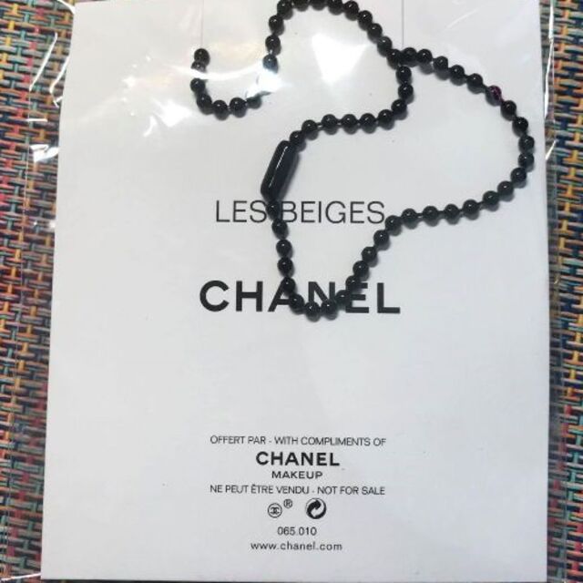 CHANEL(シャネル)のシャネル　ミニミラー （クリーム色） 鏡 キーホルダー　レベージュ♪ レディースのファッション小物(ミラー)の商品写真