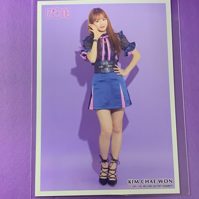 IZ*ONE チェウォン 好きと言わせたい 生写真 全身 紫背景 アザー IZ*ONE チェウォン 好きと言わせたい 生写真 全身 紫背景 アザー