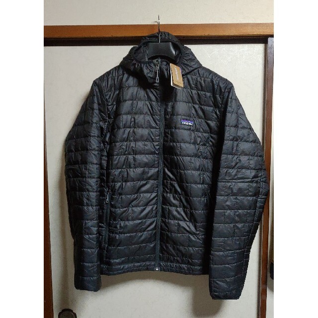 patagonia(パタゴニア)の新品 patagonia パタゴニア ナノパフ フーディー ブラック M メンズのジャケット/アウター(ナイロンジャケット)の商品写真