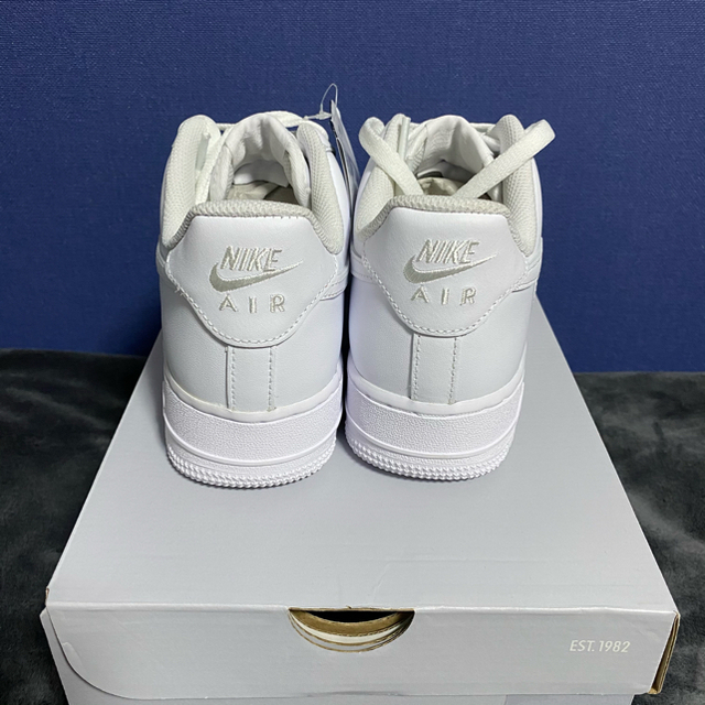 NIKE(ナイキ)の新品 ナイキ AIR FORCE 1 LOW エアフォース1 白 スニーカー レディースの靴/シューズ(スニーカー)の商品写真