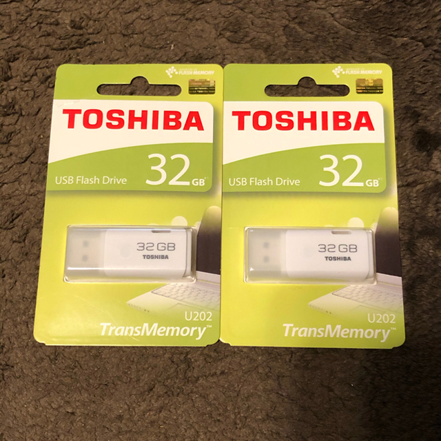 東芝(トウシバ)のTOSHIBA TransMemory USB 32GB  2個セット スマホ/家電/カメラのPC/タブレット(その他)の商品写真