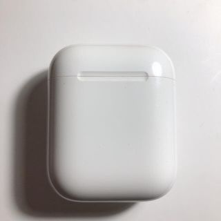 アップル(Apple)のエアーポッズ　第二世代充電ケース AirPods充電器　Apple国内純正品(ヘッドフォン/イヤフォン)