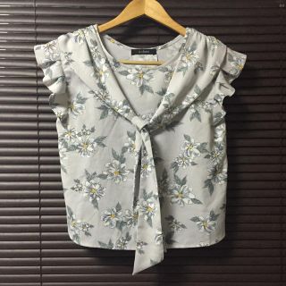 ダブルクローゼット(w closet)の花柄トップス(シャツ/ブラウス(半袖/袖なし))