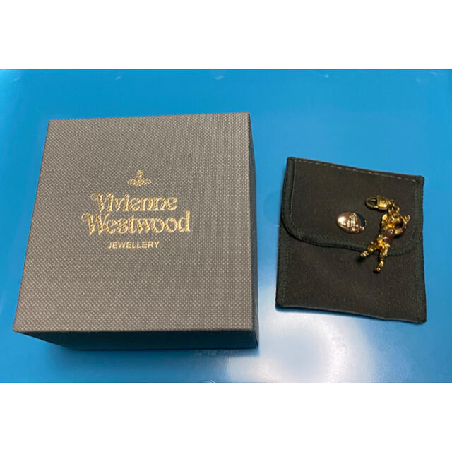 Vivienne Westwood(ヴィヴィアンウエストウッド)のヴィヴィアンウエストウッド 立体 サティア ペンダントトップ 保存袋･箱あり レディースのアクセサリー(チャーム)の商品写真