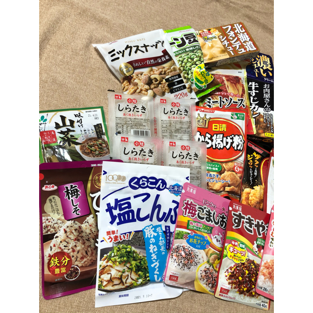 食品お菓子詰め合わせ　和洋中いろいろ楽しめる、お買い得なセット27点 食品/飲料/酒の加工食品(その他)の商品写真