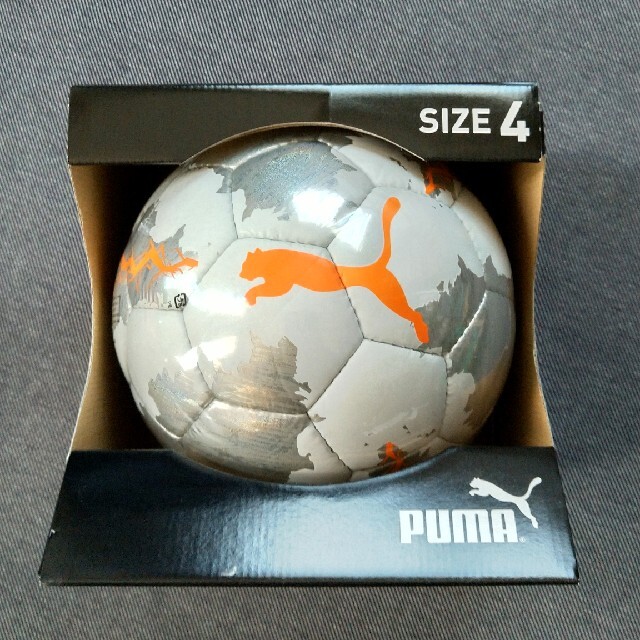 PUMA(プーマ)の新品値下げ！プーマ PUMA サッカーボール 4号球 スポーツ/アウトドアのサッカー/フットサル(ボール)の商品写真