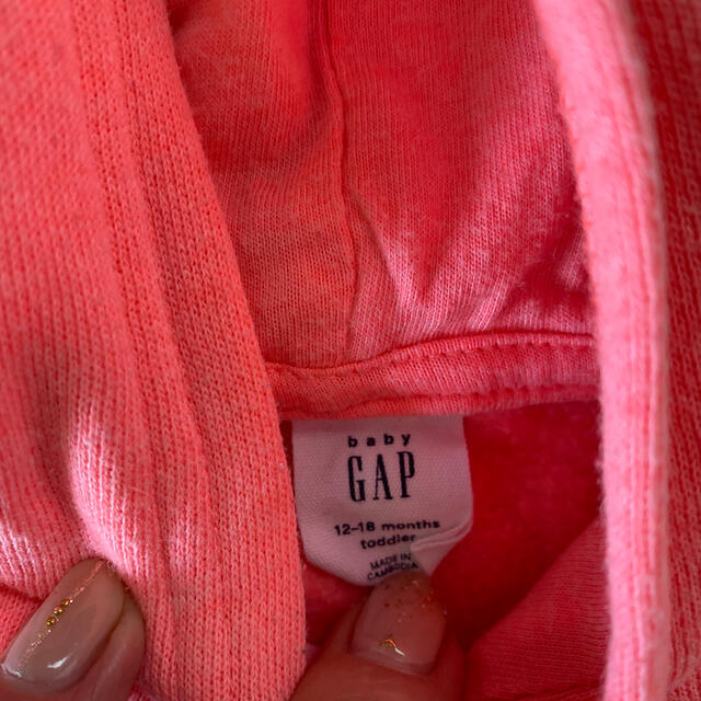 babyGAP(ベビーギャップ)のギャップ蛍光パーカー キッズ/ベビー/マタニティのベビー服(~85cm)(トレーナー)の商品写真