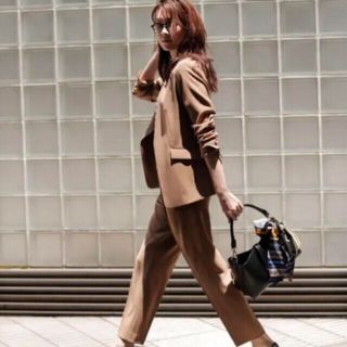 「プラステ ノーカラージャケット パンツ セットアップ キャメル