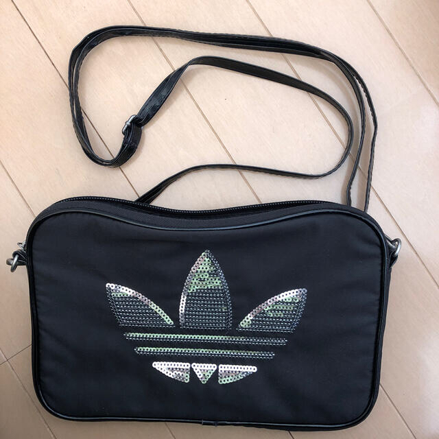 adidas(アディダス)のアディダス　ショルダーバッグ レディースのバッグ(ショルダーバッグ)の商品写真