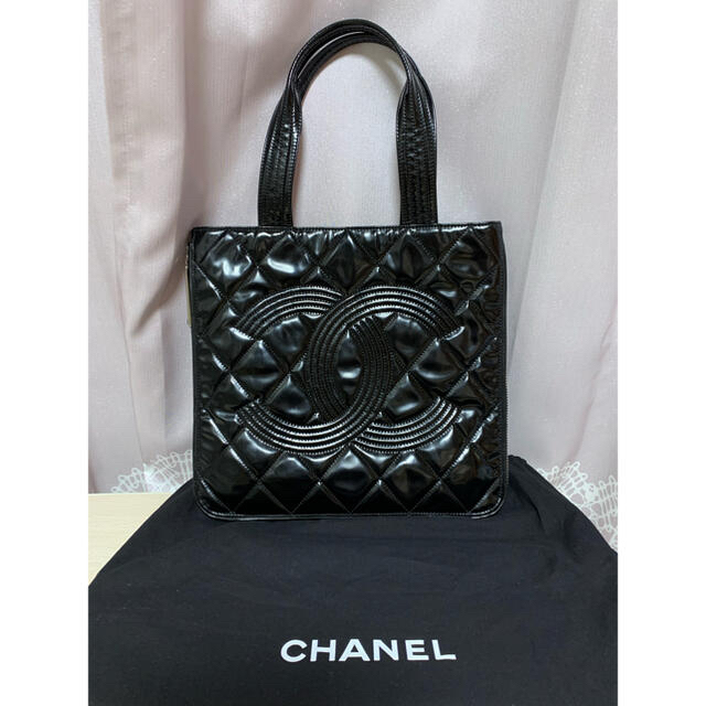 CHANEL(シャネル)の☆未使用☆シャネル　デカマトラッセ　エナメルレザーバッグ レディースのバッグ(トートバッグ)の商品写真