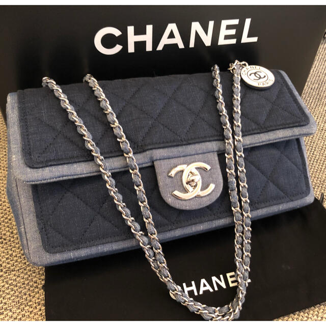 CHANEL(シャネル)のご専用　極美品　CHANELシャネル　デニムショルダーバッグ レディースのバッグ(ショルダーバッグ)の商品写真