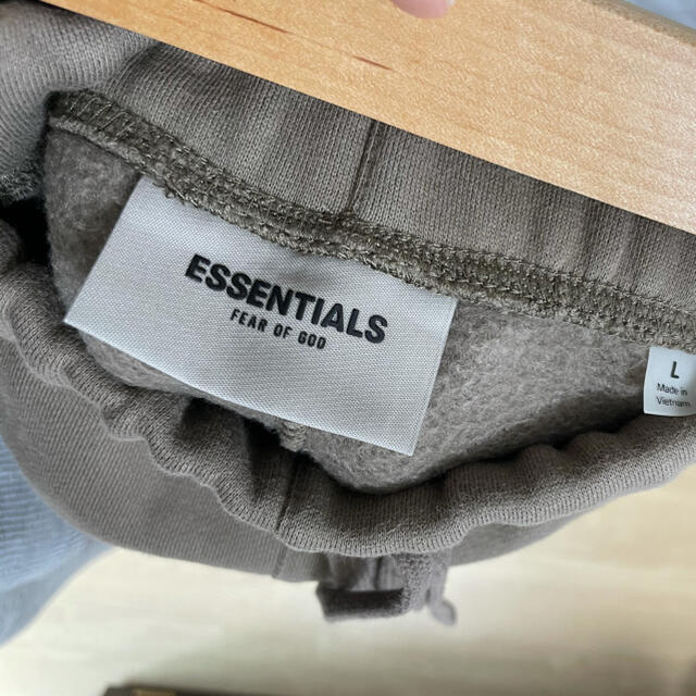 FEAR OF GOD(フィアオブゴッド)のLサイズ FEAR OF GOD  ESSENTIALS Sweatpants メンズのパンツ(その他)の商品写真