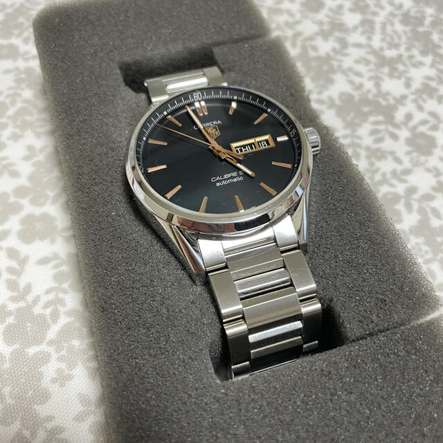 TAG Heuer(タグホイヤー)のタグホイヤー　カレラ　キャリバー5 デイデイト　WAR201C.BA0723 メンズの時計(腕時計(アナログ))の商品写真