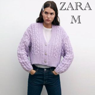 ザラ(ZARA)のZARA 新品　ニットカーディガン　 ビジューボタン付きニットカーディガン(カーディガン)