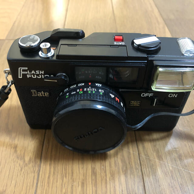 富士フイルム(フジフイルム)のフイルムカメラ フラッシュ フジカ デート スマホ/家電/カメラのカメラ(フィルムカメラ)の商品写真