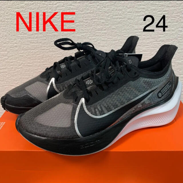 NIKE(ナイキ)の新品未使用！ナイキ ズーム グラビティ 24 レディースの靴/シューズ(スニーカー)の商品写真