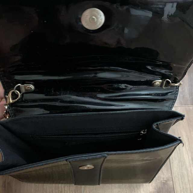 ENVYM(アンビー)の【最終価格】エナメルチェーンバッグ レディースのバッグ(ショルダーバッグ)の商品写真