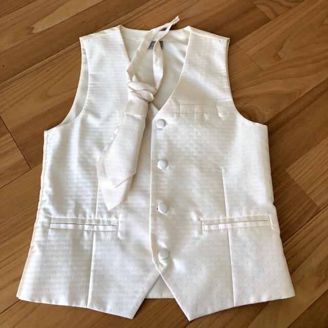 NEXT(ネクスト)の美品です！next ベスト&ネクタイ（8yrs 128cm） キッズ/ベビー/マタニティのキッズ服男の子用(90cm~)(ドレス/フォーマル)の商品写真