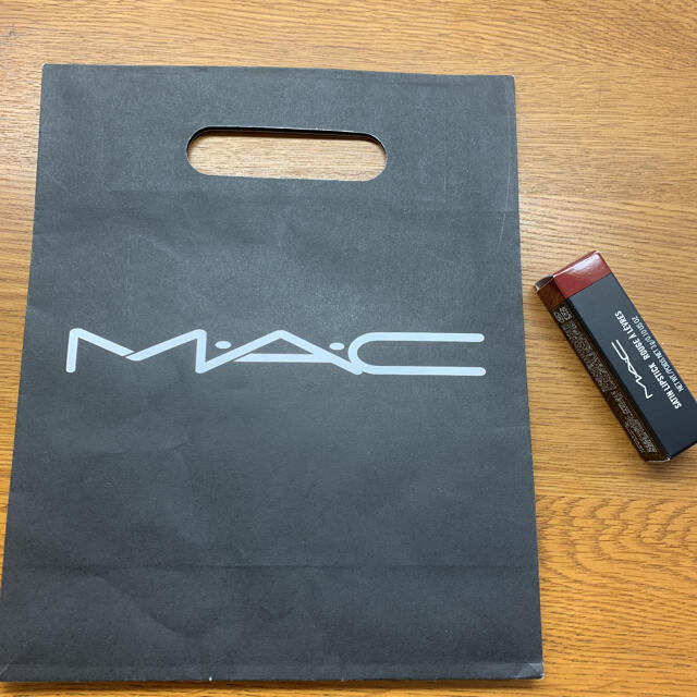 MAC(マック)のMACの紙袋 レディースのバッグ(ショップ袋)の商品写真