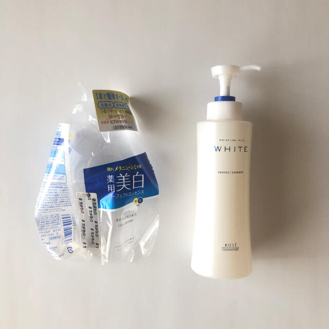 KOSE COSMEPORT(コーセーコスメポート)のモイスチュアマイルド ホワイト パーフェクトエッセンス 本体 230mL コスメ/美容のスキンケア/基礎化粧品(オールインワン化粧品)の商品写真