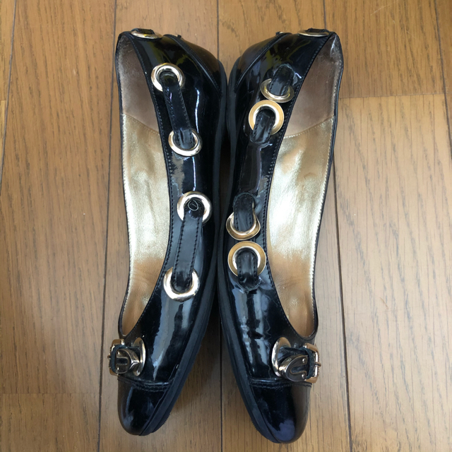 JIMMY CHOO(ジミーチュウ)のJIMMY CHOO ジミーチュー 黒エナメルフラットシューズ21.5cm レディースの靴/シューズ(バレエシューズ)の商品写真