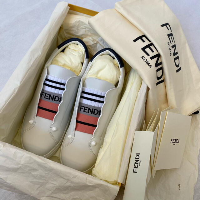 値下げ❤新品 FENDI スニーカー フェンディ 靴 ホワイト 付属品完備 白 1