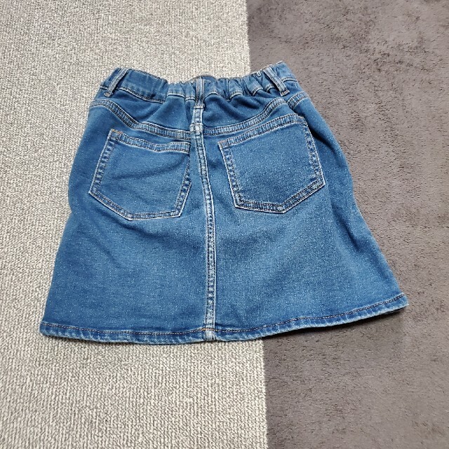 GU(ジーユー)のGUデニムスカート　130 キッズ/ベビー/マタニティのキッズ服女の子用(90cm~)(スカート)の商品写真