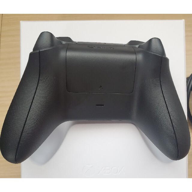 Xbox(エックスボックス)のXbox ワイヤレス コントローラー + USB-C ケーブル エンタメ/ホビーのゲームソフト/ゲーム機本体(家庭用ゲーム機本体)の商品写真