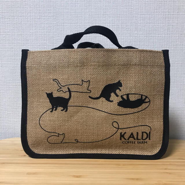 KALDI(カルディ)の【新品】カルディ　ネコの日バッグ2021 バッグ単品&カレンダー レディースのバッグ(トートバッグ)の商品写真