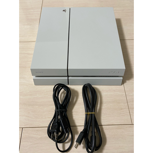 PlayStation4(プレイステーション4)のプレステ4本体ホワイト エンタメ/ホビーのゲームソフト/ゲーム機本体(家庭用ゲーム機本体)の商品写真