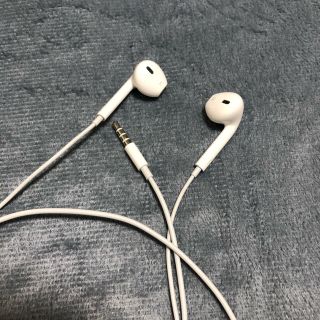 アップル(Apple)のApple iPhone イヤホン EarPods(ヘッドフォン/イヤフォン)