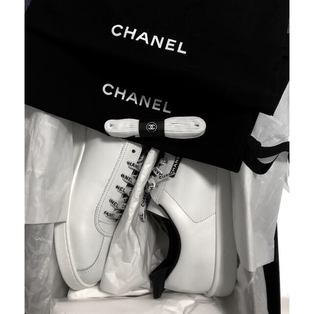 希少!CHANEL レザースニーカーホワイト ロゴ紐 メンズ43 希少!CHANEL レザースニーカーホワイト ロゴ紐 メンズ43