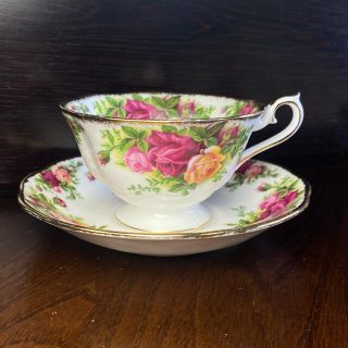 ロイヤルアルバート(ROYAL ALBERT)のロイヤルアルバート  オールドカントリーローズ  ティー　カップソーサー　美品(グラス/カップ)